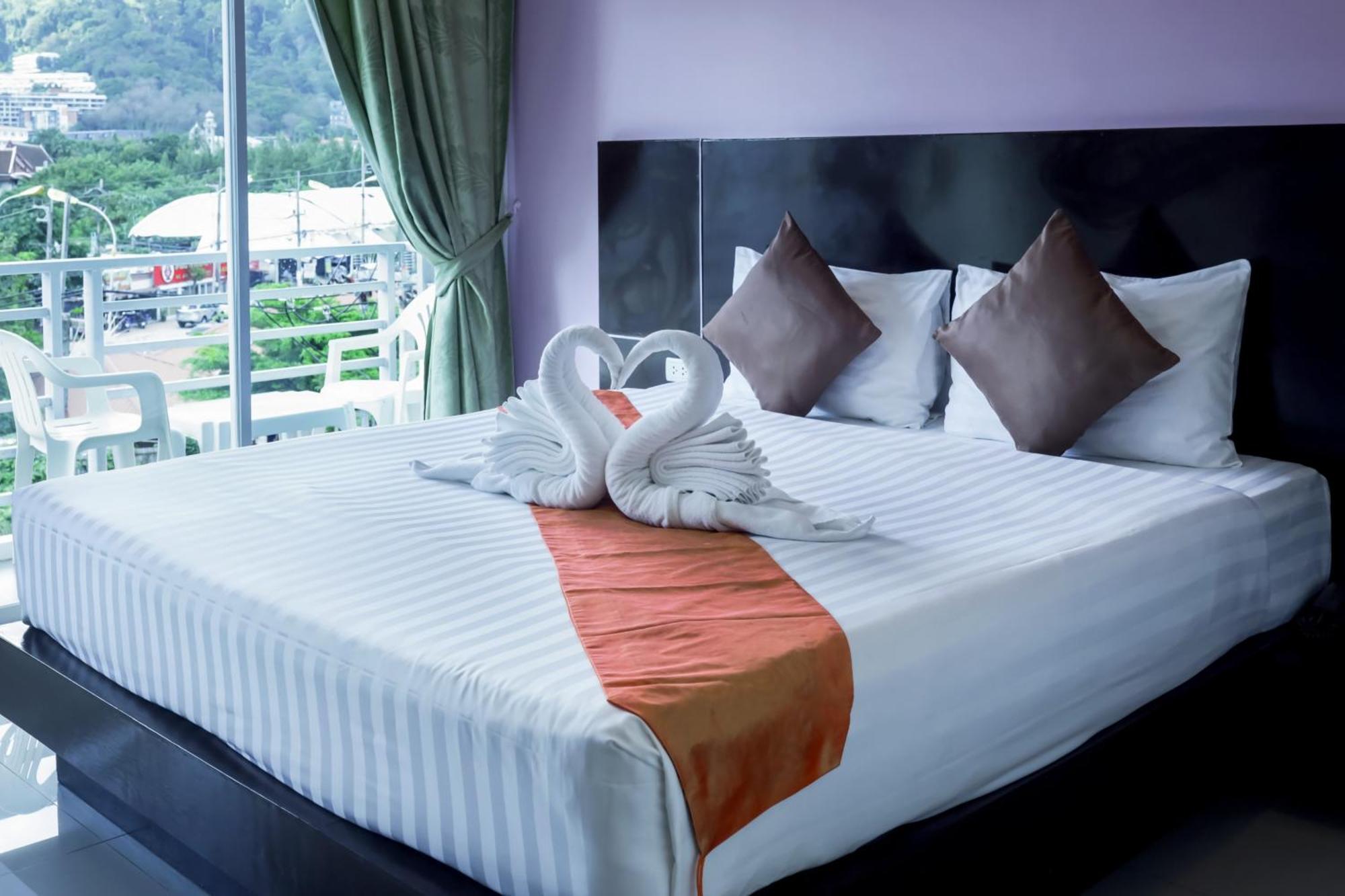 Zephyr Grand Hotel Patong Exterior photo